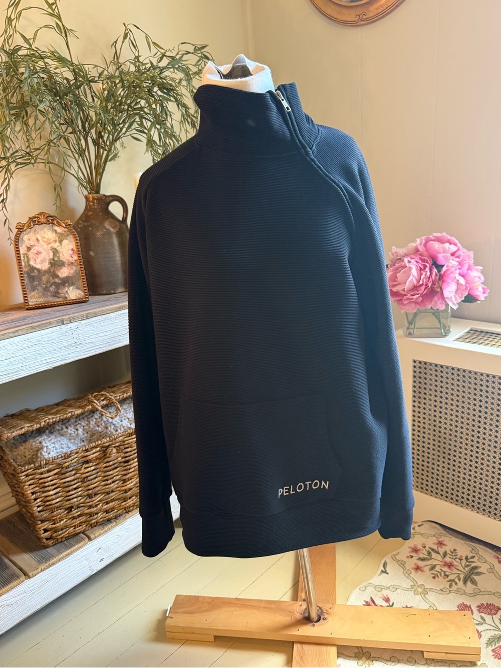 Peloton Black Ribbed Half Zip Pullover Sweatshirt Funnel Neck Kangaroo Pocket M